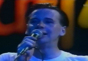 Vintage Video: Simple Minds live at ‘Rockpalast’ 1982 — watch full 90-minute set