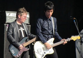 Together again: The Smiths’ Johnny Marr, Andy Rourke play ‘How Soon Is Now?’ in Brazil