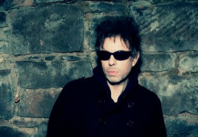 Ian McCulloch joins Arcade Fire in London to perform Echo & The Bunnymen’s ‘The Cutter’