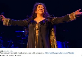 Kate Bush performs first concert in 35 years: Setlist, photos, video of ‘Cloudbusting’