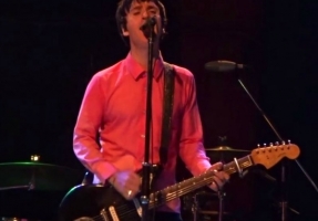 Watch Johnny Marr cover Depeche Mode’s ‘I Feel You’ in Edmonton, Canada