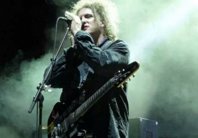 The Cure play ‘The Top’ in full, debut ‘A Man Inside My Mouth’ at epic 40-song London gig