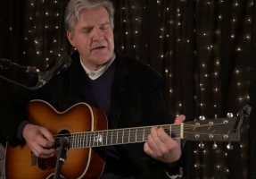 Watch Lloyd Cole play solo-acoustic set for Seattle’s KEXP — plus new U.S. tour dates